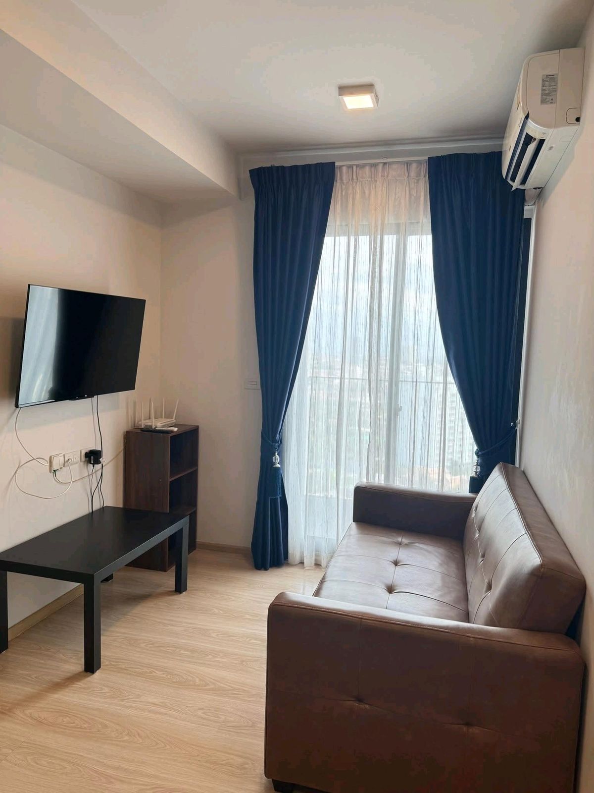 For RentCondoRattanathibet, Sanambinna : 🚗 Convenient to travel to the city Can park 1 car, little unit, peaceful, highly private