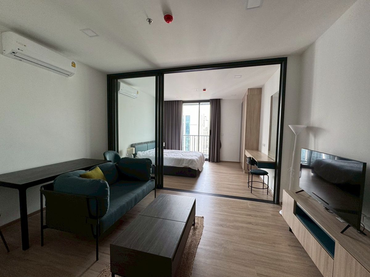 For RentCondoRatchathewi,Phayathai : 🌆 For Rent: XT PHAYATHAI – Fully Furnished Modern Condo near BTS Phaya Thai | Ready to Move In + Private Balcony @90condo 🌃