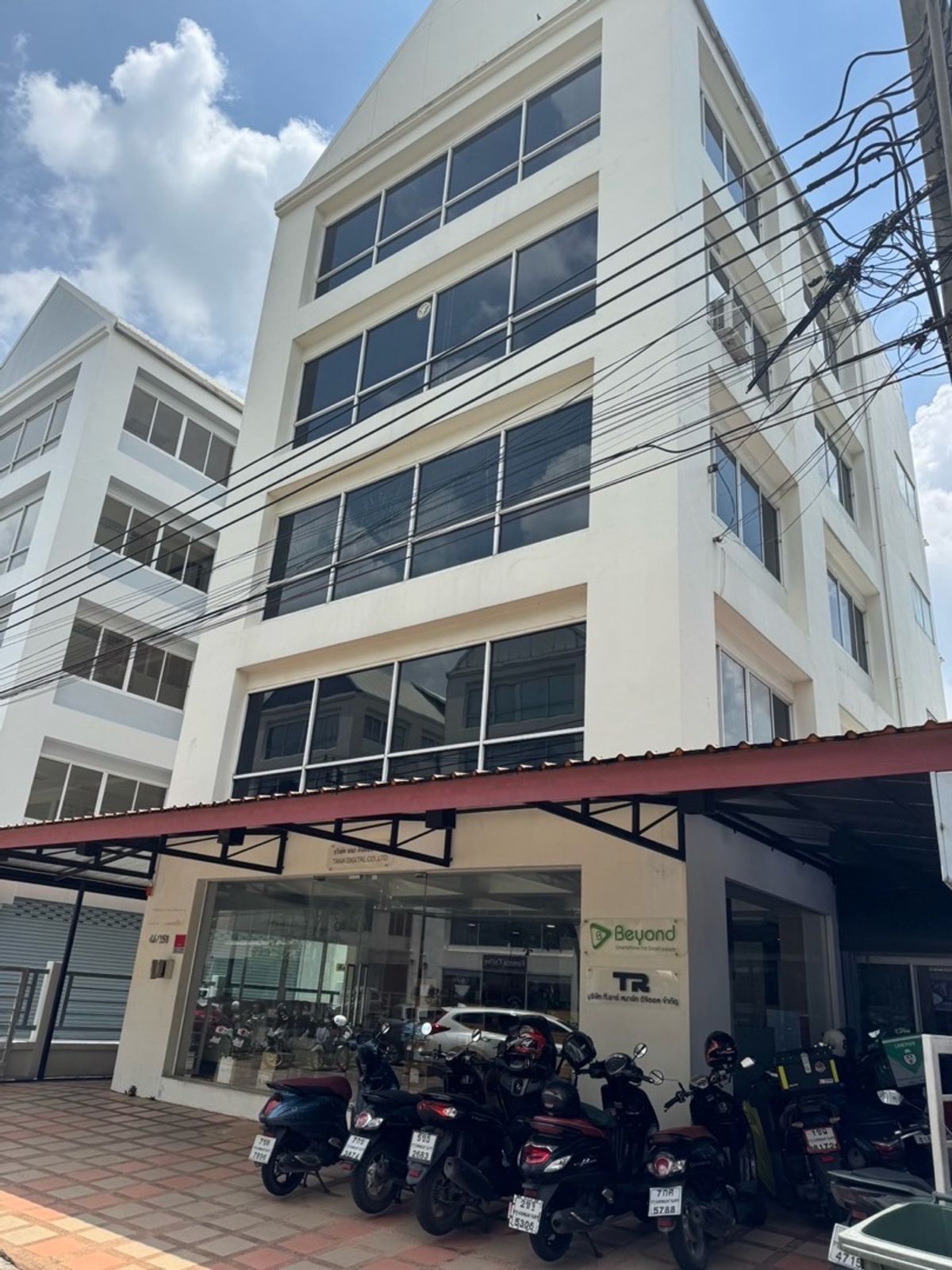 ให้เช่าอาคารพาณิชย์เกษตร นวมินทร์ ลาดปลาเค้า : ปล่อยเช่า อาคารพาณิชย์ 5 ชั้น 5 ที่จอดรถ ย่าน นวลจันทร์ เขตบึงกุ่ม กรุงเทพ , เหมาะ ออฟฟิศ , คลินิกความงาม , Wellness center หรือ สินค้าออนไลน์ E-Commerce