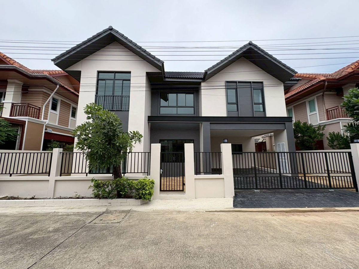 For SaleHouseRama5, Ratchapruek, Bangkruai : Secondhand house, newly decorated, Nontree 5, Rama 5, area 57.4 sq.w. Usable area 223.77 sq.m., 4 bedrooms, 3 bathrooms, 2 cars, near the Purple Line, Tiwanon Intersection Station, near Rama 5 circulation.