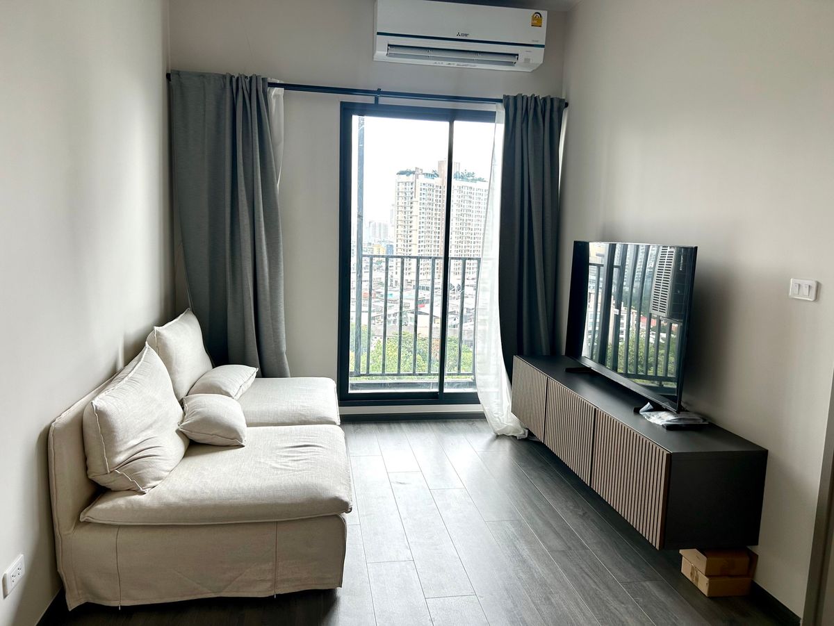 For RentCondoOnnut, Udomsuk : 2 new rooms, wide balcony, high floor, near BTS Phra Khanong. Ready to move in