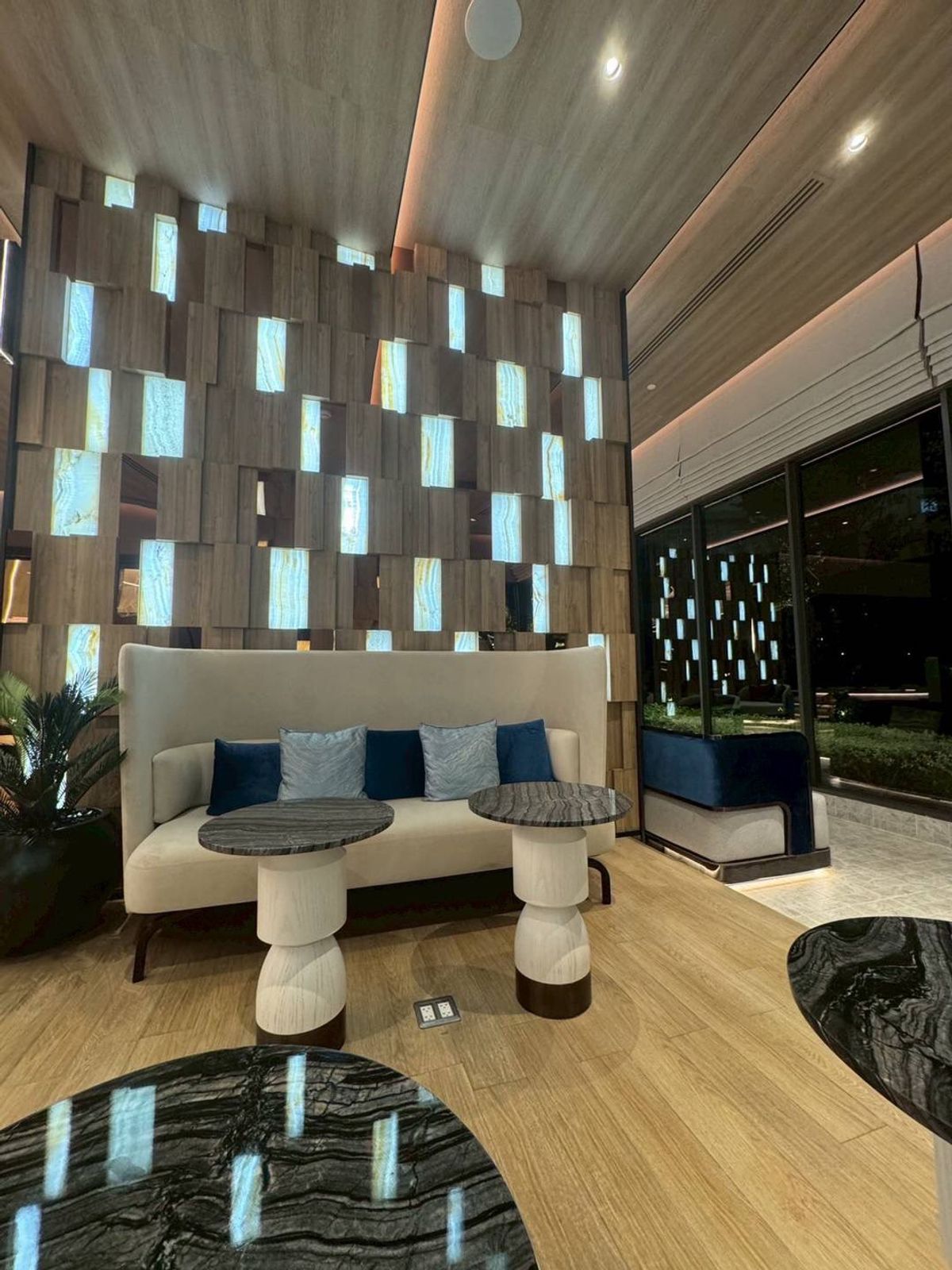 CondoKhlongtoei, Kluaynamthai : For Sales & Rent Life Rama4 -Asoke Unit 2599/650