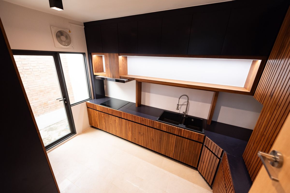 ขายโฮมออฟฟิศสุขุมวิท อโศก ทองหล่อ : 💥 โฮมออฟฟิศหรู 5.5 ชั้น รีโนเวทใหม่ พร้อมเฟอร์นิเจอร์ เครื่องใช้ไฟฟ้าครบทุกห้อง เหมาะทั้งอยู่อาศัยและทำออฟฟิศ ใกล้ BTS แบริ่ง & สำโรง