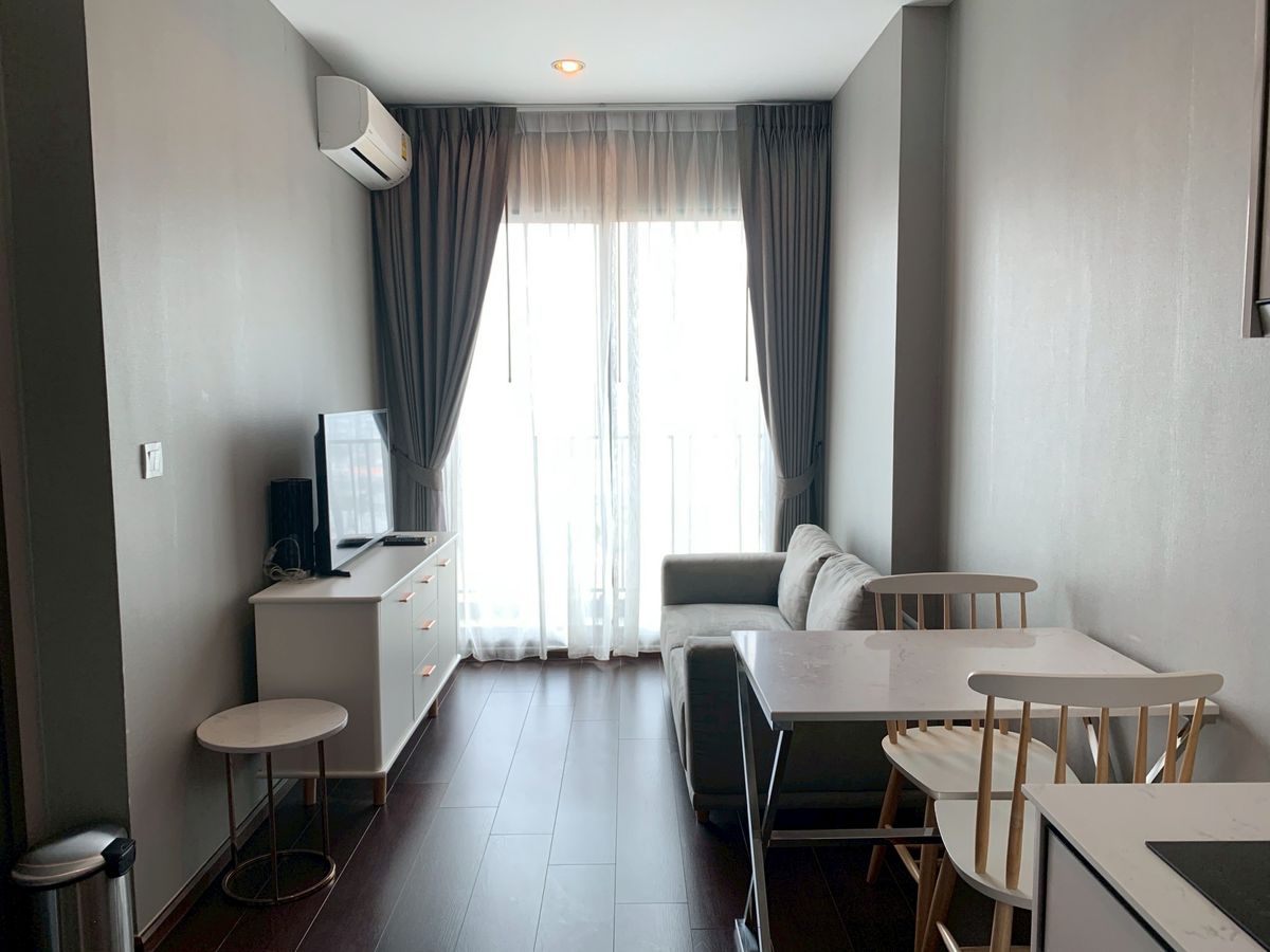 ให้เช่าคอนโดสุขุมวิท อโศก ทองหล่อ : Condo for rent :  C-Ekkamai   (BTS Ekkamai) (Rt-01)