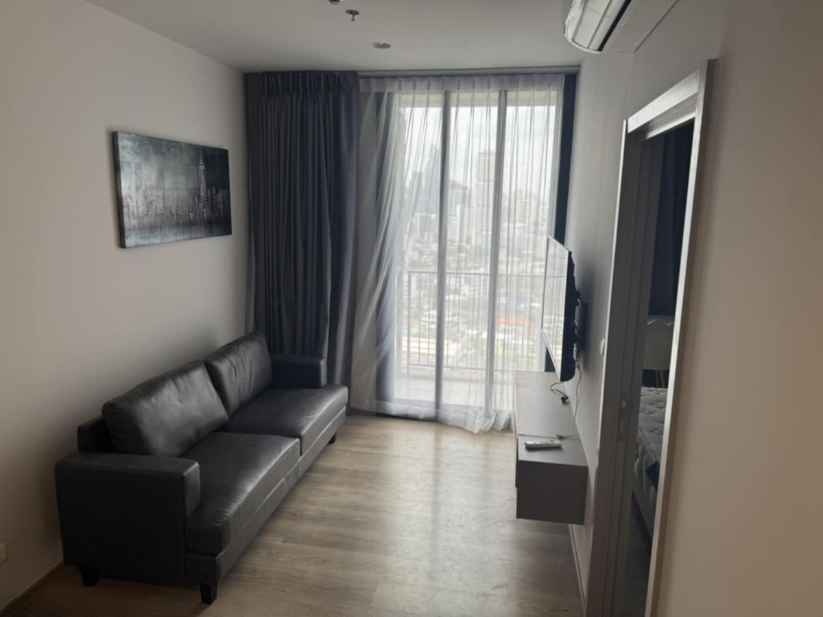 ขายคอนโดสุขุมวิท อโศก ทองหล่อ : ให้เช่า คอนโด Oka Haus Sukhumvit 36 ห้องขนาด 34 ตร.ม. 1 ห้องนอน 1 ห้องน้ำ เฟอร์นิเจอร์ครบ วิวสวย