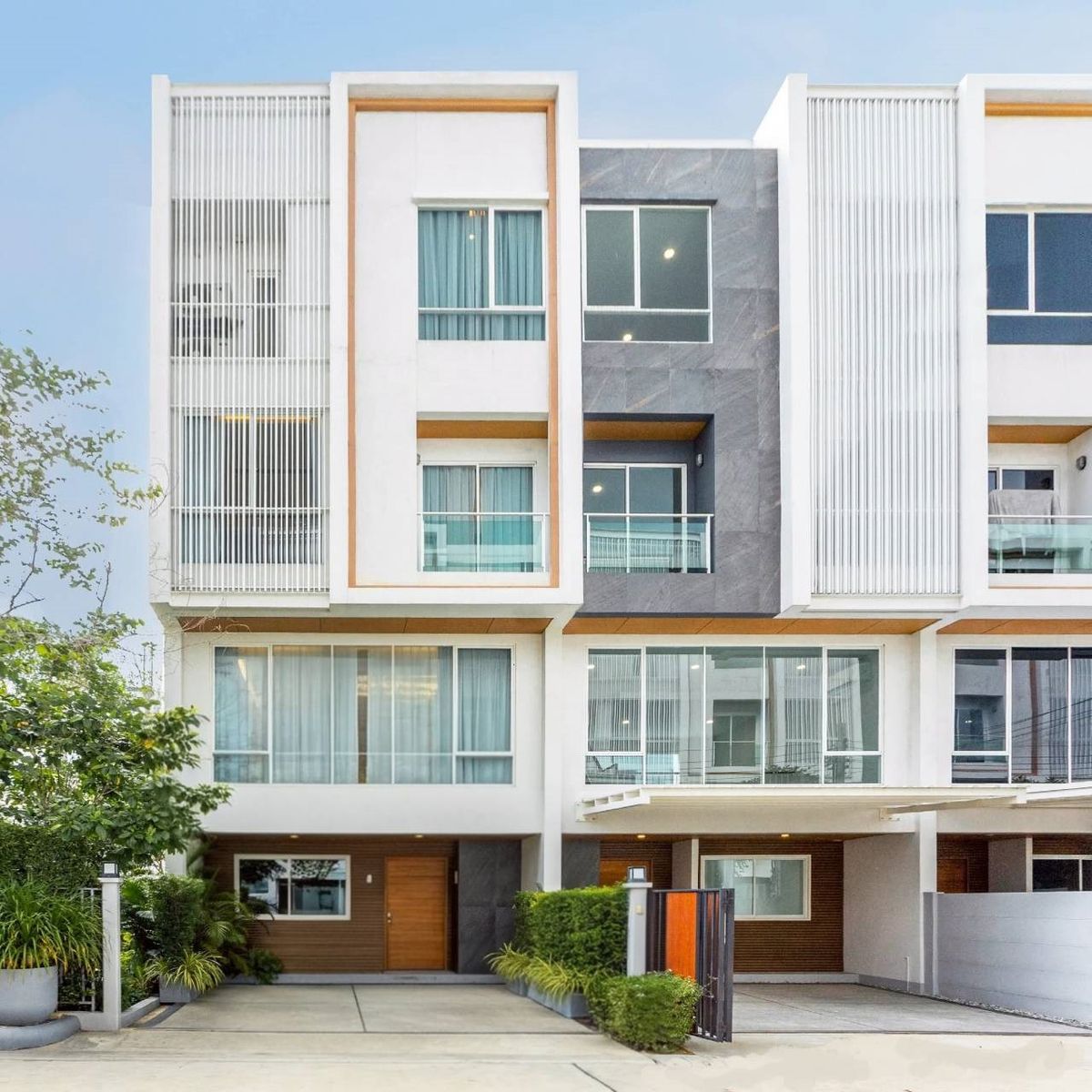 ขายทาวน์โฮมแจ้งวัฒนะ เมืองทอง : ขายทาวน์โฮม 3 ชั้นครึ่ง ใกล้รถไฟฟ้า ใจกลางเมืองทอง _BL155