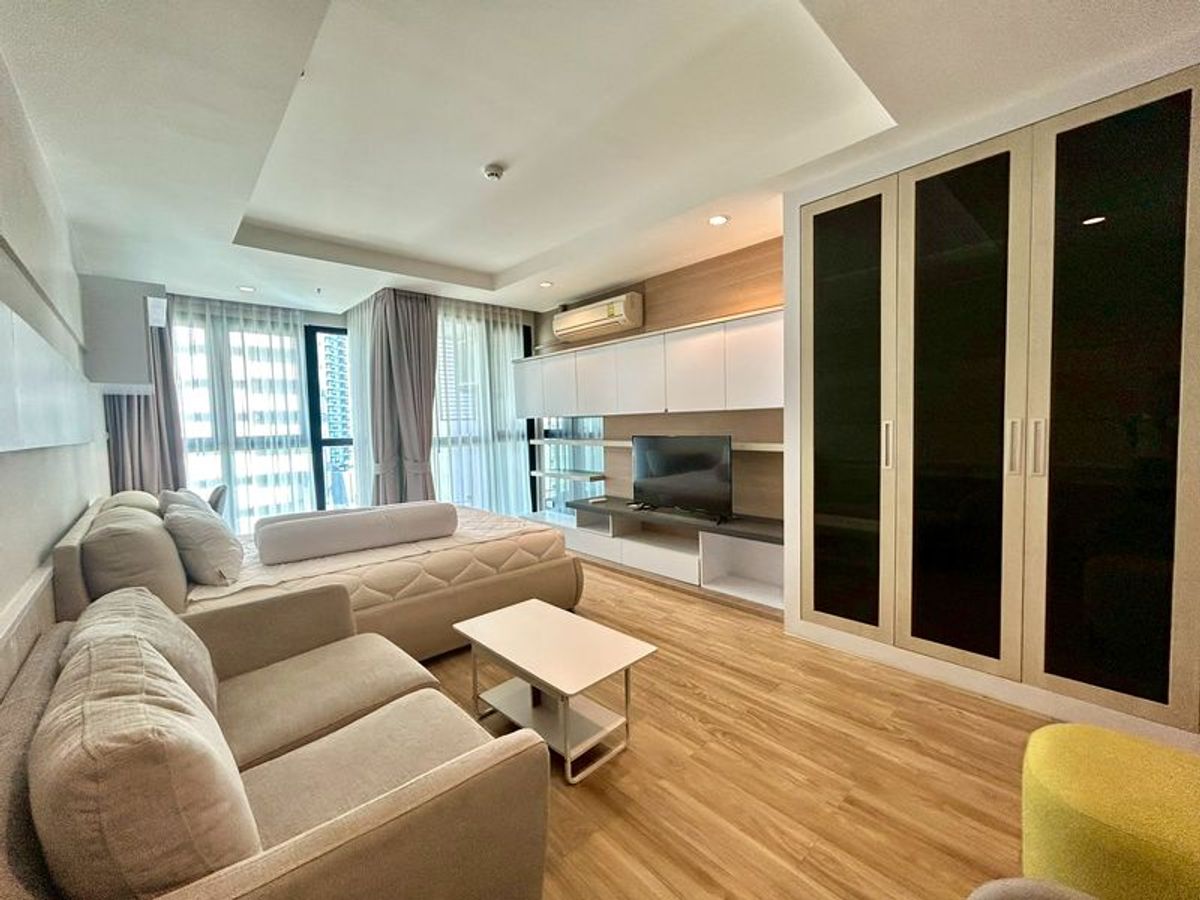 For RentCondoSriracha Laem Chabang Ban Bueng : For rent, Lad Da Plus, Sriracha Condo, cheap, beautiful room, good value, good location near Robinson Department Store