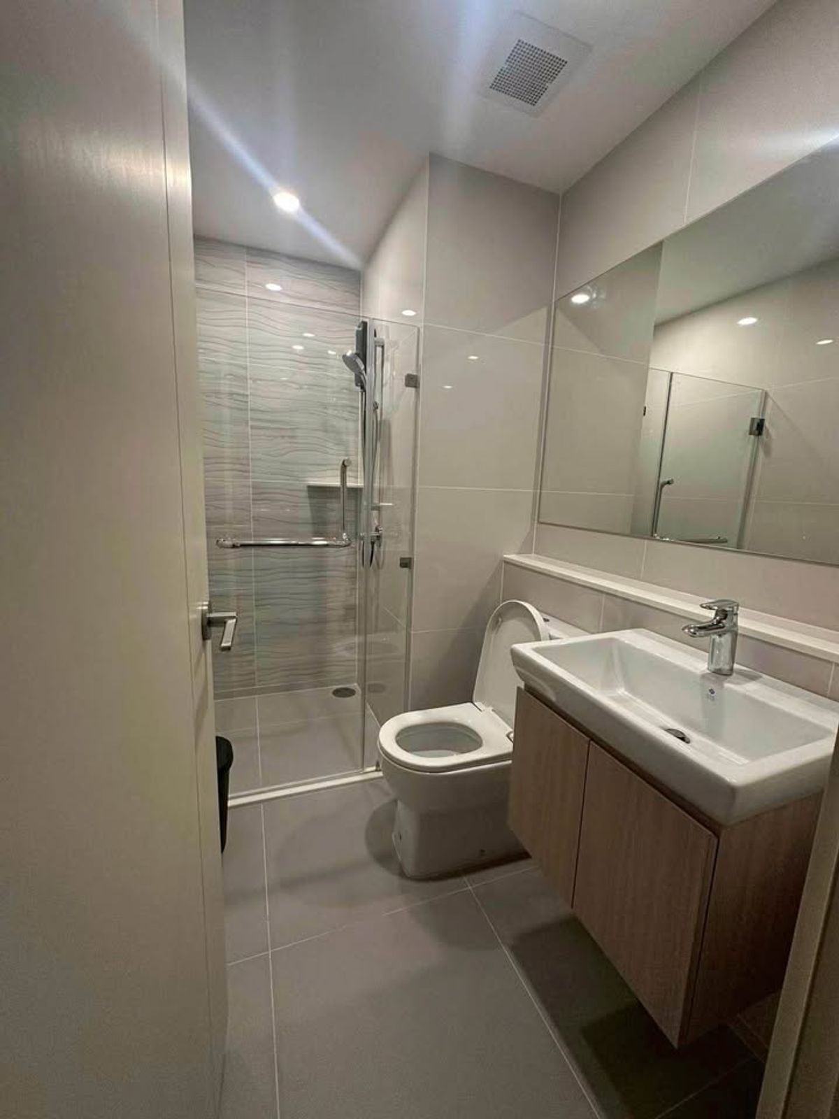 ให้เช่าคอนโดคลองเตย กล้วยน้ำไท : 💥DL-8219💥ว่าง ให้ เช่า ไลฟ์ พระราม 4 - อโศก 👉แอดไลน์ @rentbkk 