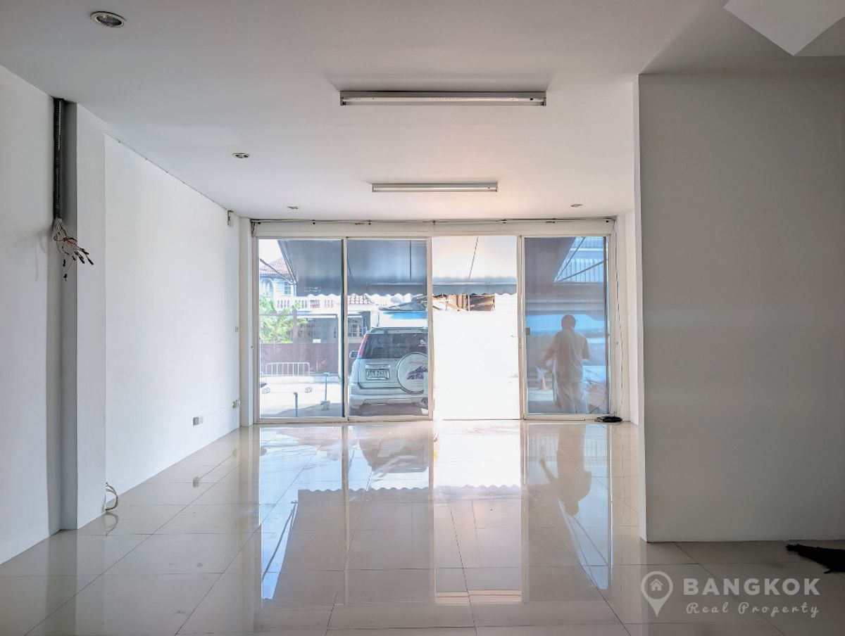 ให้เช่าโฮมออฟฟิศมีนบุรี-ร่มเกล้า : หมู่บ้าน Sammakorn โฮมออฟฟิศ 4 เตียง 5 ห้องน้ำทาวน์เฮาส์