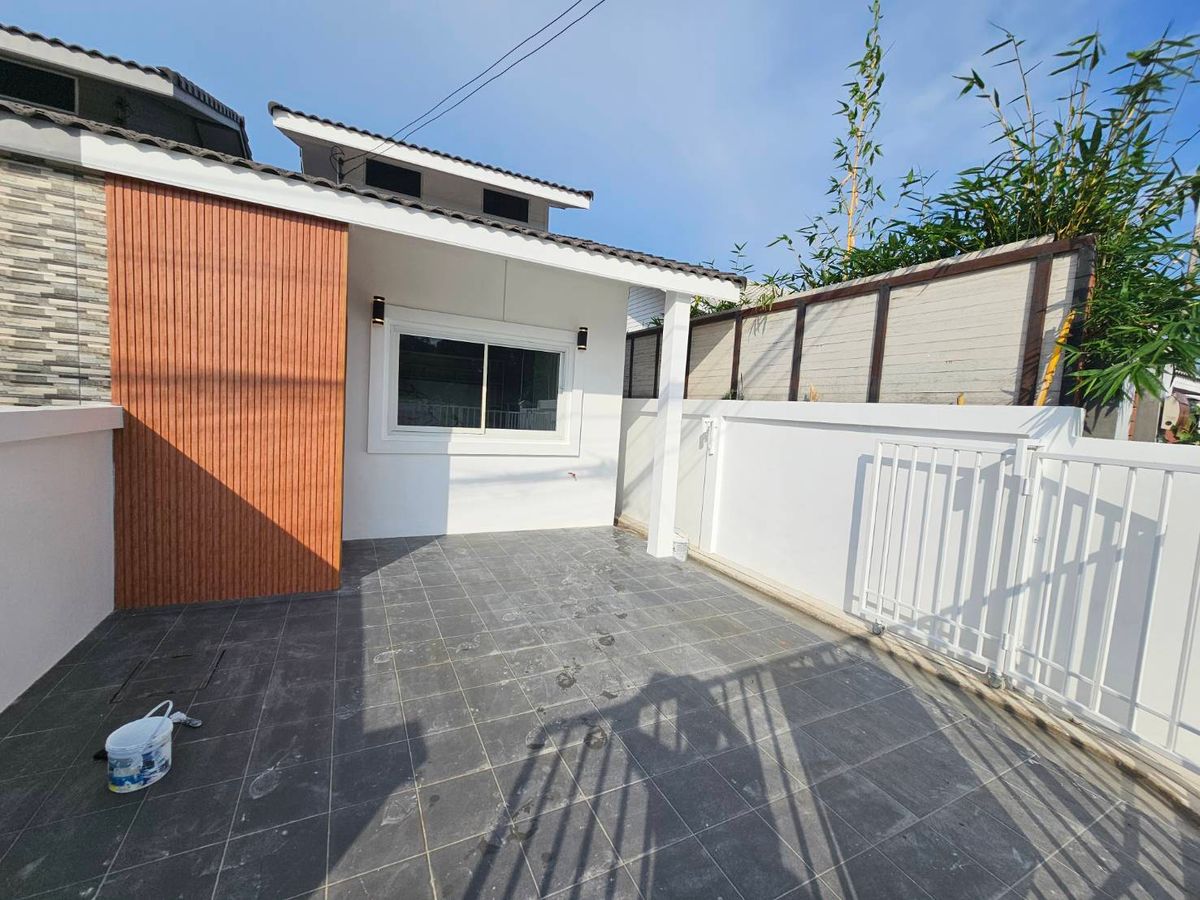 For SaleHousePattaya, Bangsaen, Chonburi : 1 floor Town House for sale