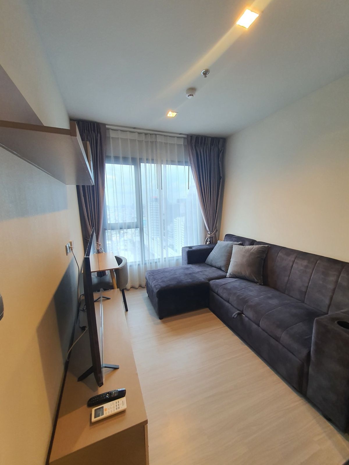 For RentCondoRama9, Petchburi, RCA : Life Asoke-Rama 9 condo for rent