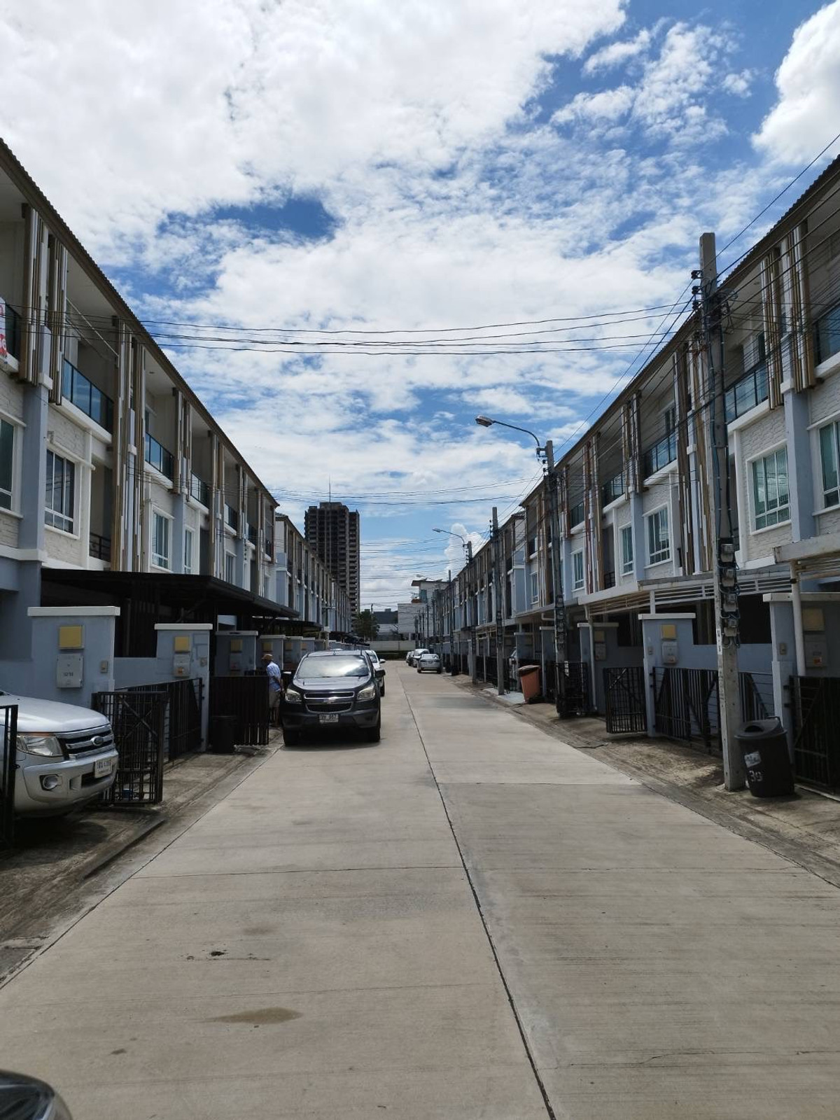 For RentTownhomeChaengwatana, Muangthong : townhome in the Muang Thong Thani. Can register a company or use as an office.