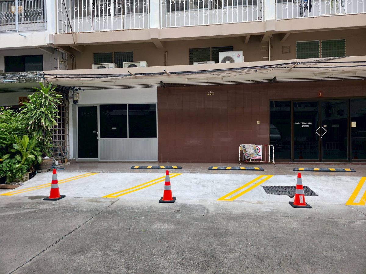 For RentOfficeOnnut, Udomsuk : 2-storey office, good location, beautiful decoration for rent in Phra Khanong-Onnut area, near BTS Phra Khanong