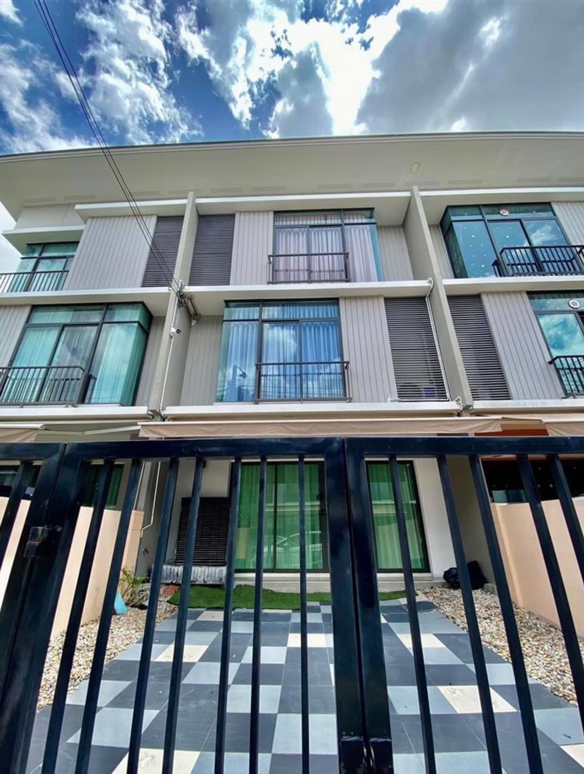 For RentTownhomeChaengwatana, Muangthong : townhouse, 3 bedrooms, 3 bathrooms, close to Robinson Srisaman, Full A/C and curtains