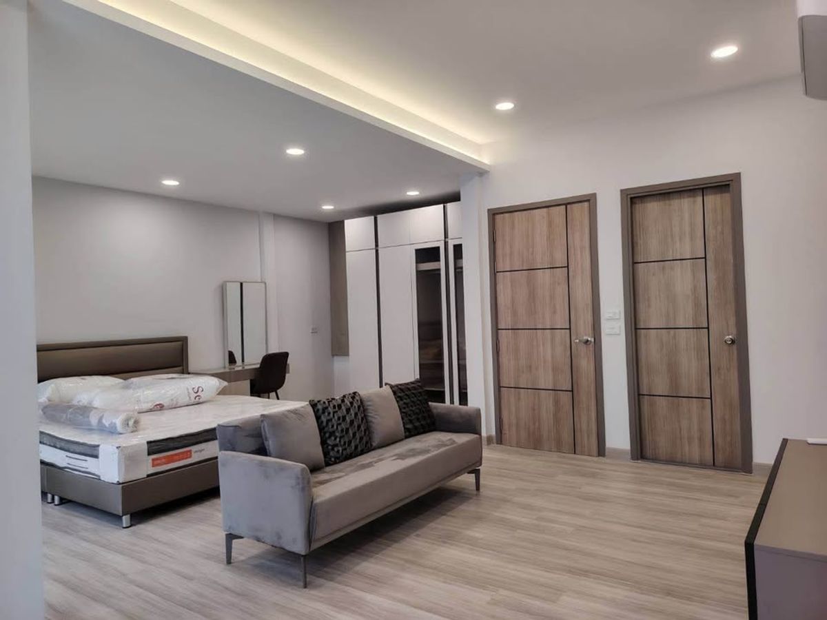 ทาวน์โฮมสุขุมวิท อโศก ทองหล่อ : ✨🏡 รีโนเวทใหม่ทั้งหลัง! ทาวน์โฮม 3 ชั้น ใจกลาง เอกมัย 22 - สวยจบพร้อมเข้าอยู่! ✨