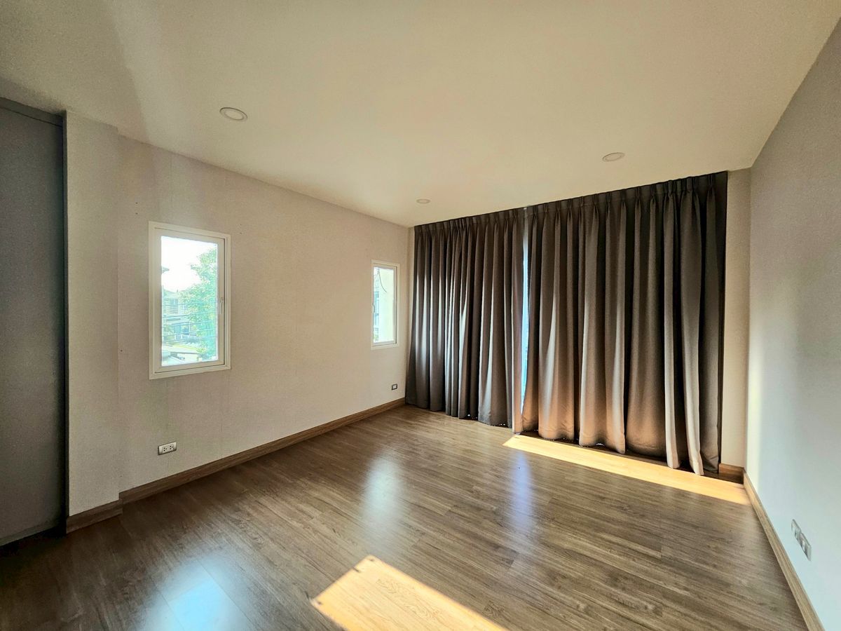 For RentHouseChaengwatana, Muangthong : single house near SISB International School with 4bedroom 4bathroom the largest house type