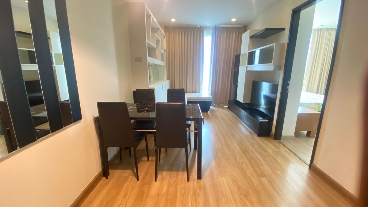 For RentCondoOnnut, Udomsuk : High floor 1+1 bed 1 bath 60 sqm condo at Sky Walk for rent 35,000THB per month, Sukhumvit Soi 71, Phra Khanong BTS station