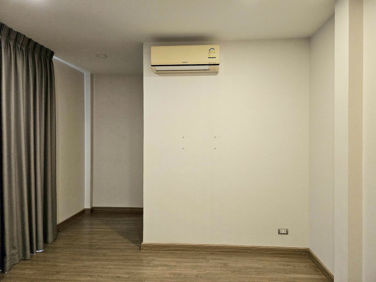 For RentHouseChaengwatana, Muangthong : single house near SISB International School with 4bedroom 4bathroom the largest house type