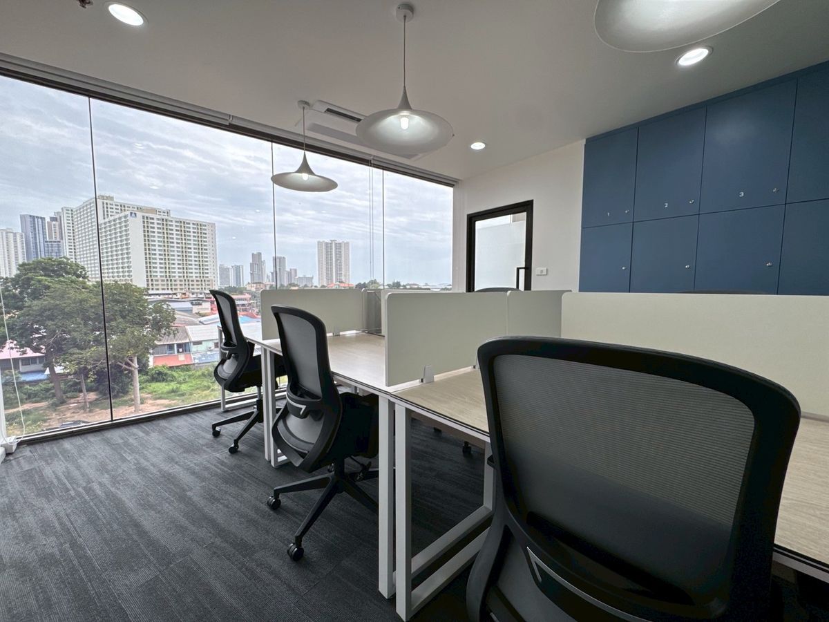 ให้เช่าพัทยา บางแสน ชลบุรี สัตหีบ : ✨ Co-working Space ใจกลางพัทยาเหนือ ✨ ทำเลทอง! ใกล้ Terminal 21 และ วงเวียนปลาโลมา ในโรงแรมหรู Brighton Grand Hotel Pattaya เริ่มต้นเพียง 4,500 บาทต่อเดือน