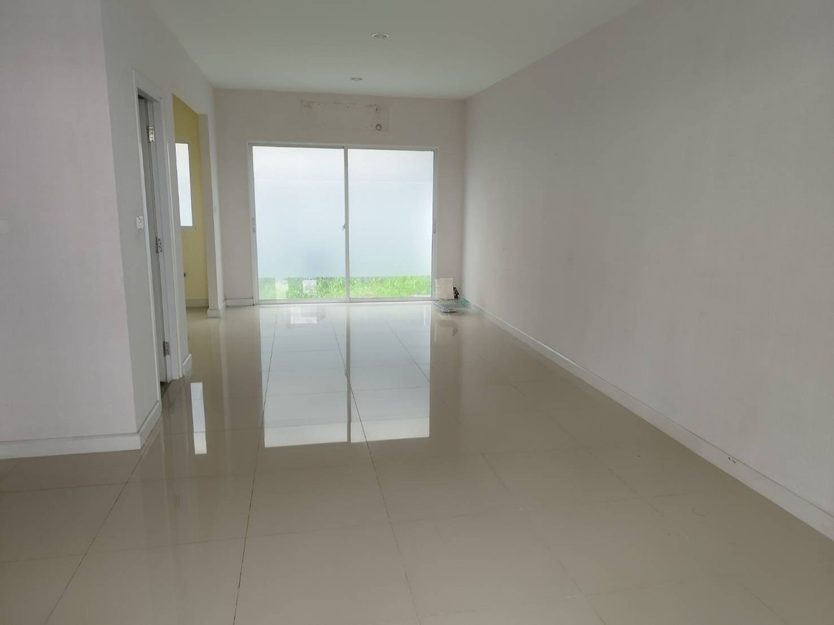 For RentTownhomeChaengwatana, Muangthong : townhome in the Muang Thong Thani. Can register a company or use as an office.