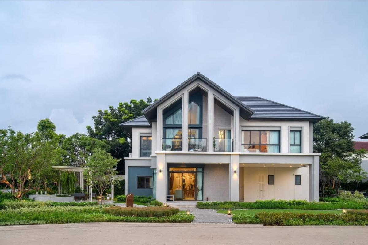 For SaleHouseNawamin, Ramindra : Smash the price of large plots‼ ️ Near the north garden, special price‼ ️