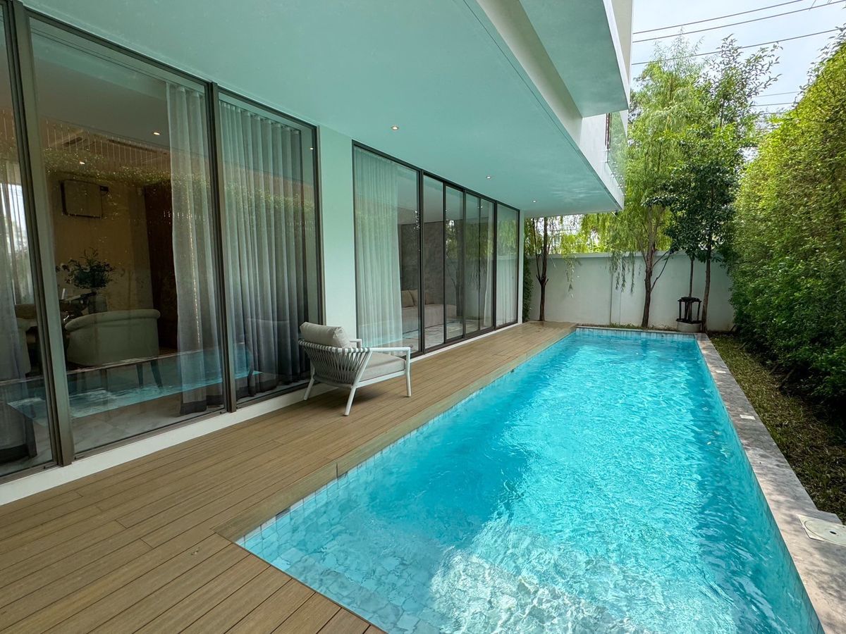 For SaleHouseKaset Nawamin,Ladplakao : ♦ Pool Villa House ♦ 2 storeys | Land size 104.00 sq.w., usable area 550.00 sq.m. | 5 bedrooms, 4 bathrooms, 3 parking spaces | Near Central Plaza Ladprao, Crystal Design Center, Union Mall