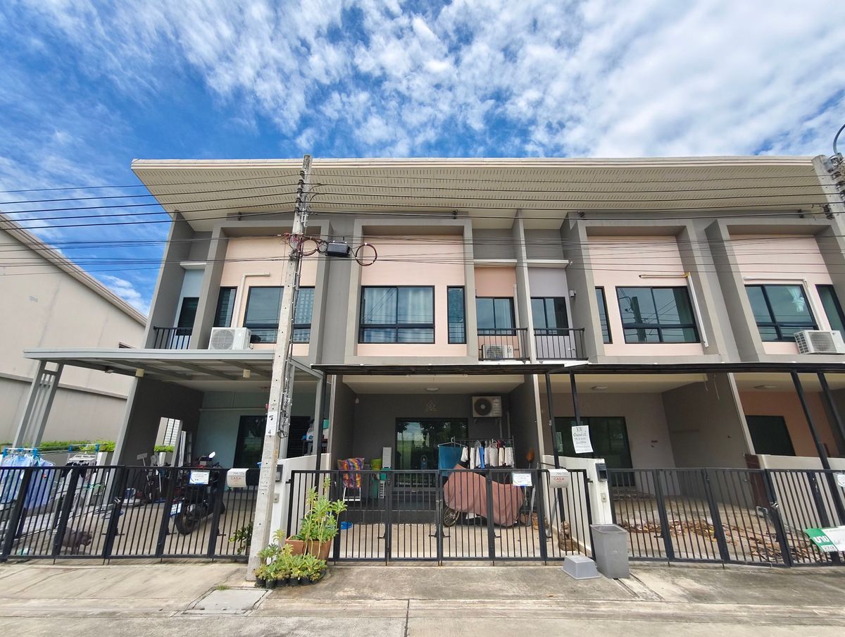 For SaleTownhomeRathburana, Suksawat : 🏡 2 -story townhome ready to be in the quality project & quot; Casa City Pracha Uthit 90 & quot; Only 2.19 million in front of the house, not crashing, good location, convenient to travel near the highway and large mall.