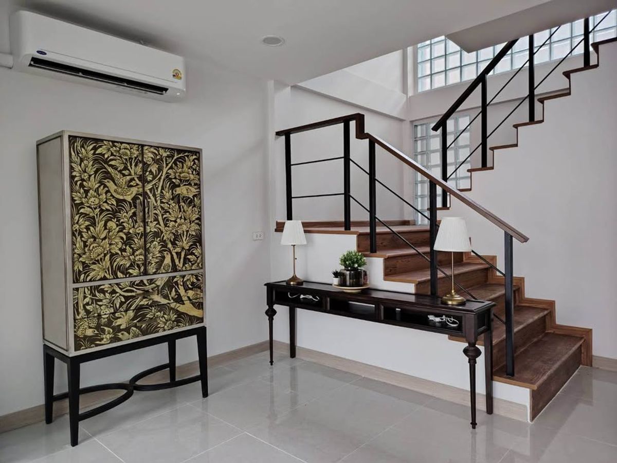 ทาวน์โฮมสุขุมวิท อโศก ทองหล่อ : ✨🏡 รีโนเวทใหม่ทั้งหลัง! ทาวน์โฮม 3 ชั้น ใจกลาง เอกมัย 22 - สวยจบพร้อมเข้าอยู่! ✨