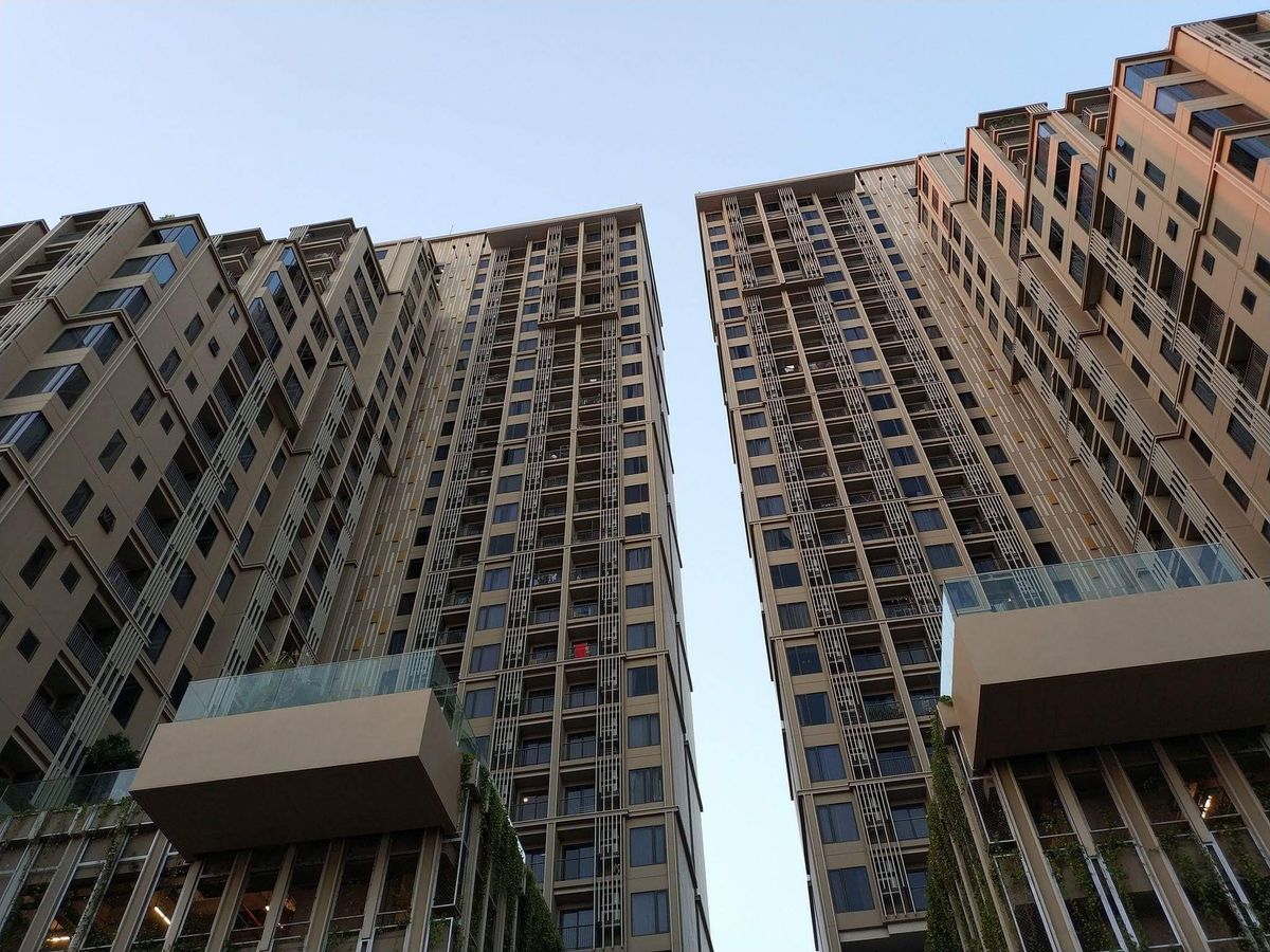 For SaleCondoWongwianyai, Charoennakor : ✨🏙️ nye by sansiri ✨ Duplex corner room, million views on the 27-28 floor, very rare! 🛏️ 2 bedrooms, 2 bathrooms