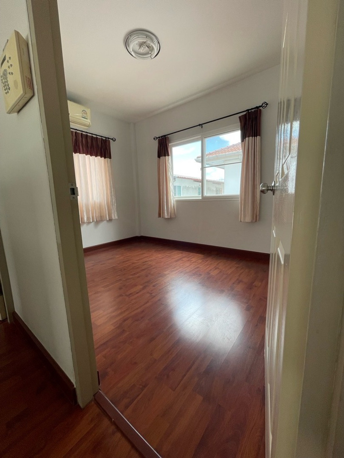 For RentHouseVipawadee, Don Mueang, Lak Si : house near Harrow International School, opposite Don Mueang Airport. 3 bedrooms.