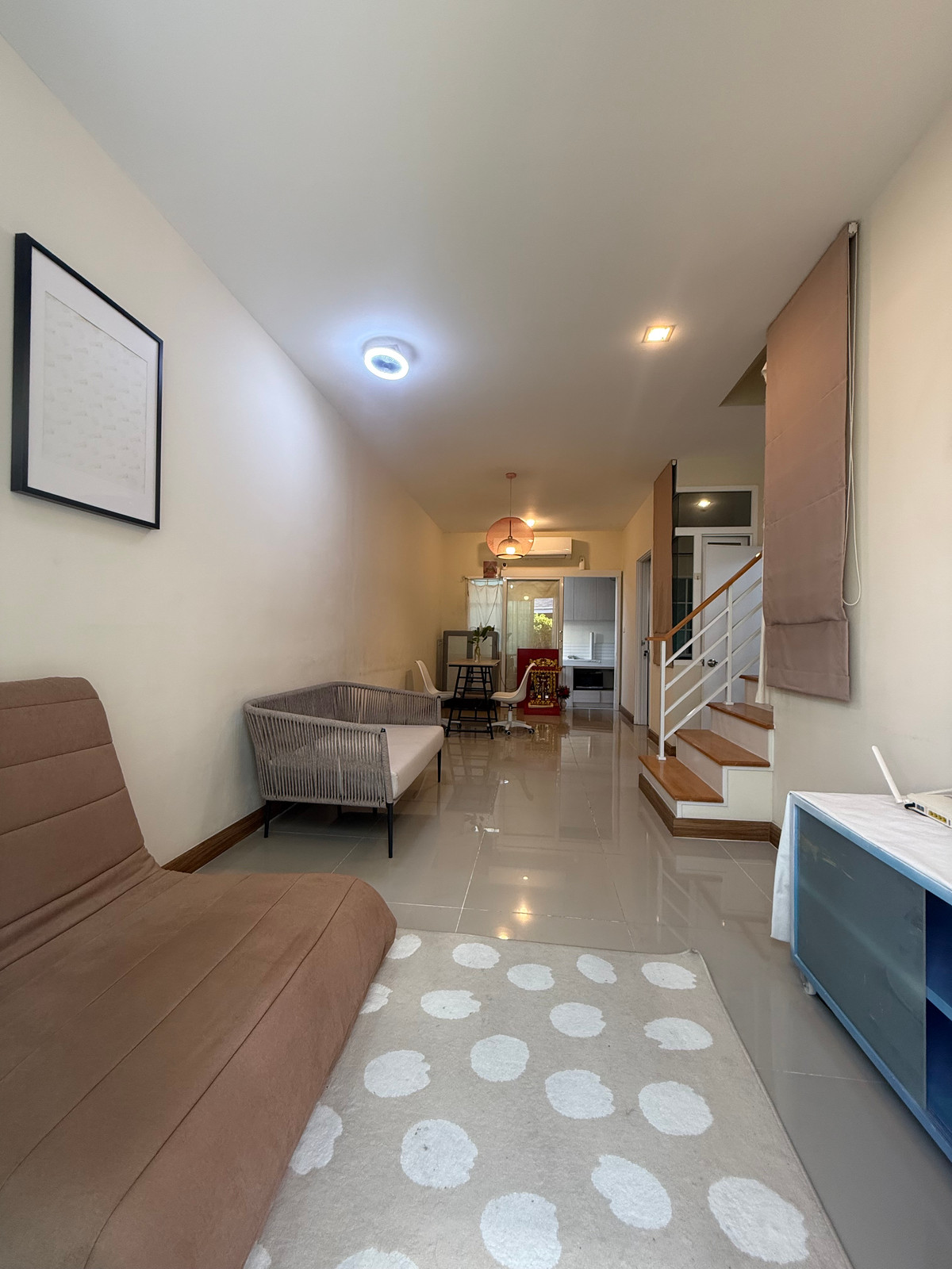 For SaleTownhomeSamut Prakan,Samrong : Urgent sale, townhome, behind the corner of the main road, very beautiful, new house, 4 years, good location near the Bearing BTS station. Sell with complete electric appliances