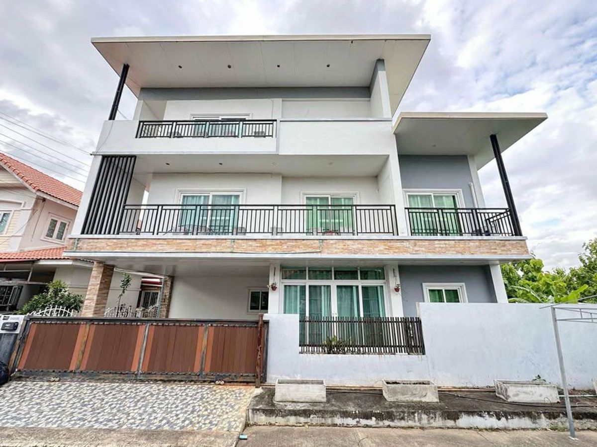 For RentHouseChiang Mai : House in the project Rent 38,000 baht per month, near Big C, Mae Hia, only 10 minutes. No.9H104