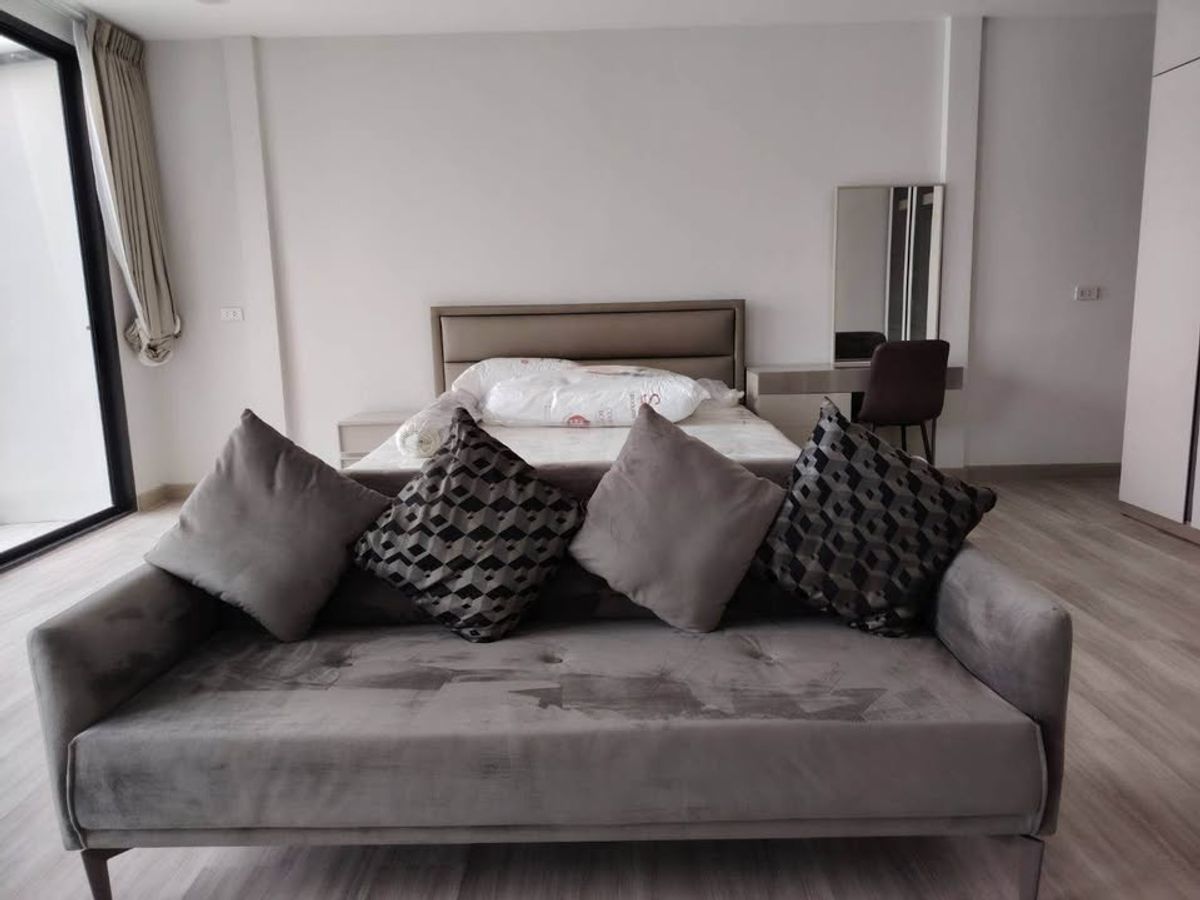 ทาวน์โฮมสุขุมวิท อโศก ทองหล่อ : ✨🏡 รีโนเวทใหม่ทั้งหลัง! ทาวน์โฮม 3 ชั้น ใจกลาง เอกมัย 22 - สวยจบพร้อมเข้าอยู่! ✨