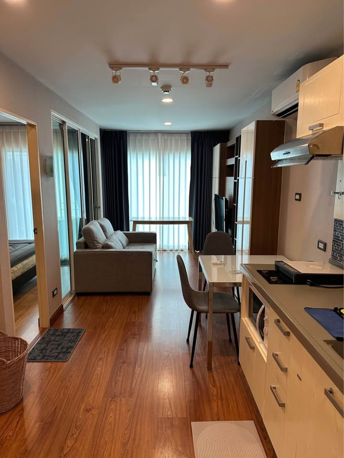 For RentCondoWongwianyai, Charoennakor : Rent RR395 Tour Maline Gold Sathorn-Taksin, beautiful room, full furniture near the BTS BTS, Krung Thonburi
