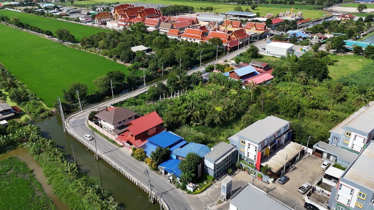 ขายที่ดินนนทบุรี บางใหญ่ บางบัวทอง : ขายที่ดิน 3 ไร่ 1 งาน ติดถนนเลียบคลองบางไผ่ ใกล้วัดลาดปลาดุก