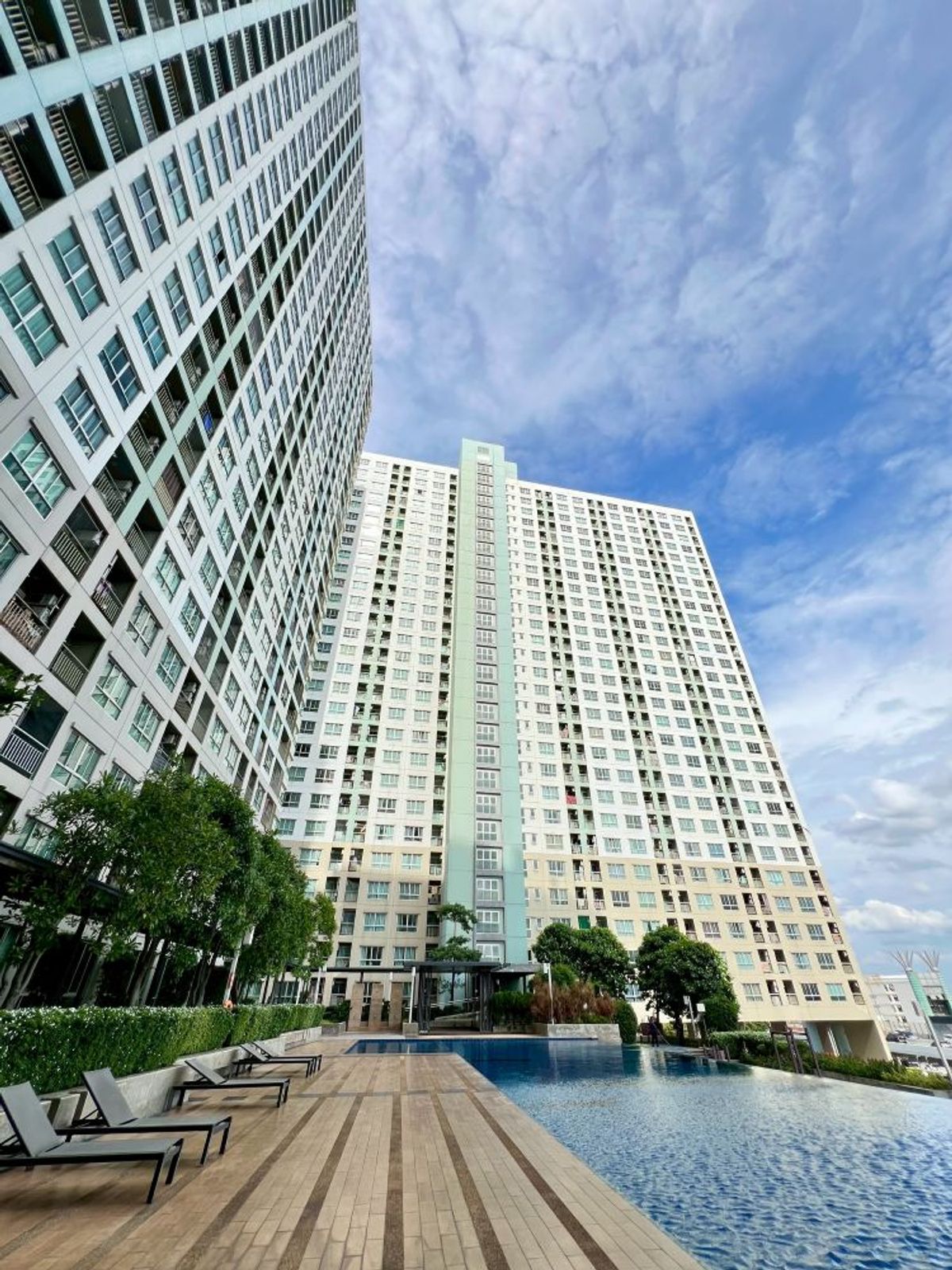 ขายคอนโดแจ้งวัฒนะ เมืองทอง : คอนโดลุมพินี วิลล์ แจ้งวัฒนะ - ปากเกร็ด ( Lumpini Ville Chaengwatthana - Pakkret ) ชั้นสูง วิวแม่น้ำ เฟอร์ครบ พร้อมอยู่ ในราคาเบาๆ