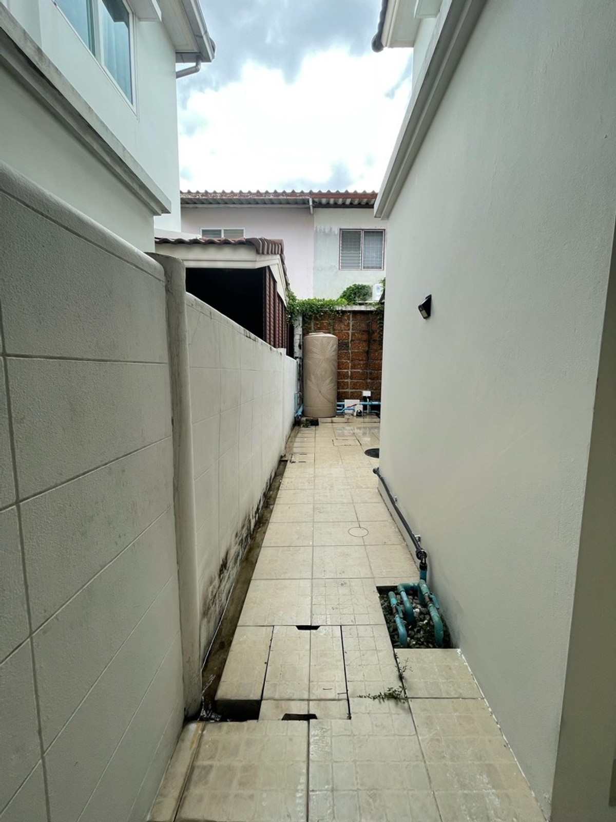 For RentHouseVipawadee, Don Mueang, Lak Si : house near Harrow International School, opposite Don Mueang Airport. 3 bedrooms.