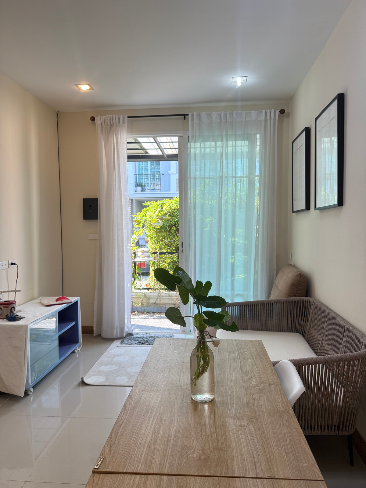 For SaleTownhomeSamut Prakan,Samrong : Urgent sale, townhome, behind the corner of the main road, very beautiful, new house, 4 years, good location near the Bearing BTS station. Sell with complete electric appliances
