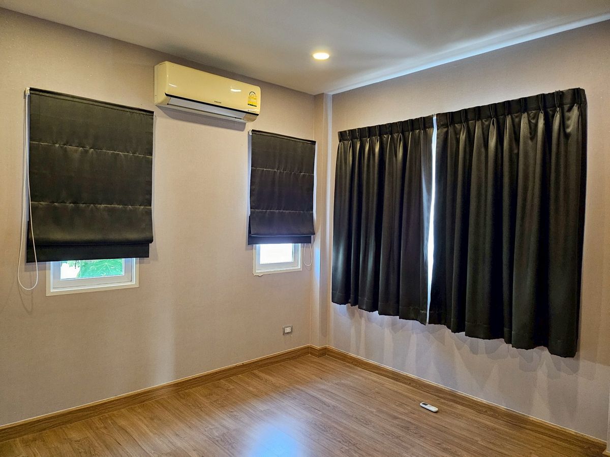 For RentHouseChaengwatana, Muangthong : single house near SISB International School with 4bedroom 4bathroom the largest house type