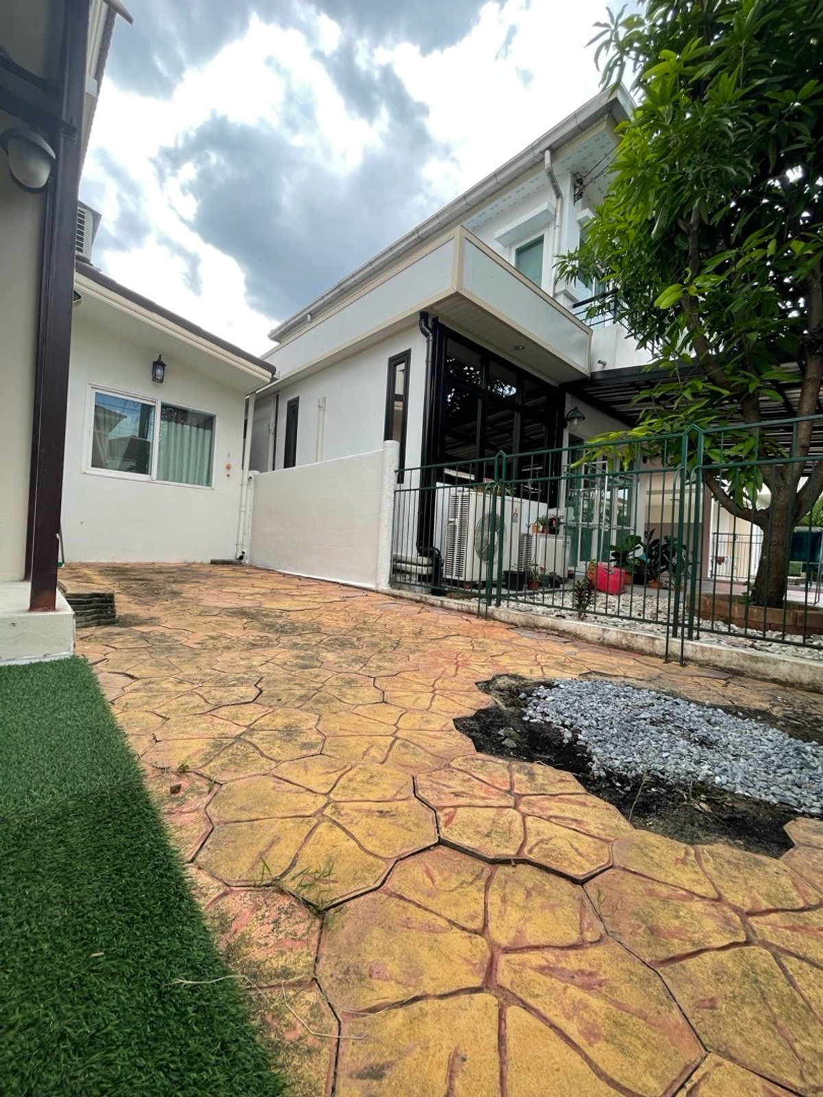 For RentHouseVipawadee, Don Mueang, Lak Si : house near Harrow International School, opposite Don Mueang Airport. 3 bedrooms.