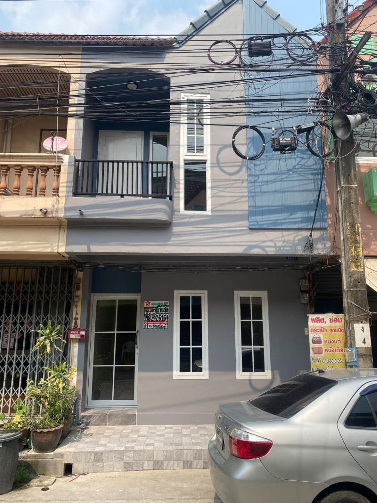 For RentTownhomeMin Buri, Romklao : Rent a 2 -story commercial building, 14 sq.w., Preecha Village, 9 Soi Ramkhamhaeng 186. The house has 2 bedrooms, 2 bathrooms.