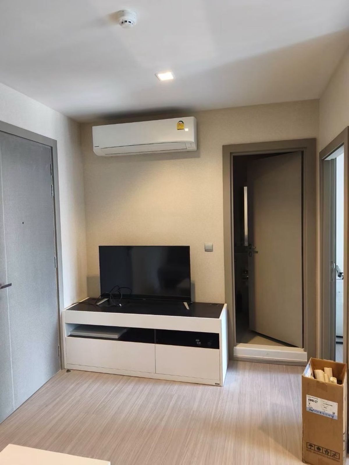 ให้เช่าคอนโดพระราม 9 เพชรบุรีตัดใหม่ RCA : life asoke rama9 🤍☔️1 bedroom  1 bathroom 35.9 sqm floor 30th 18,500.-/month 🤍☔️