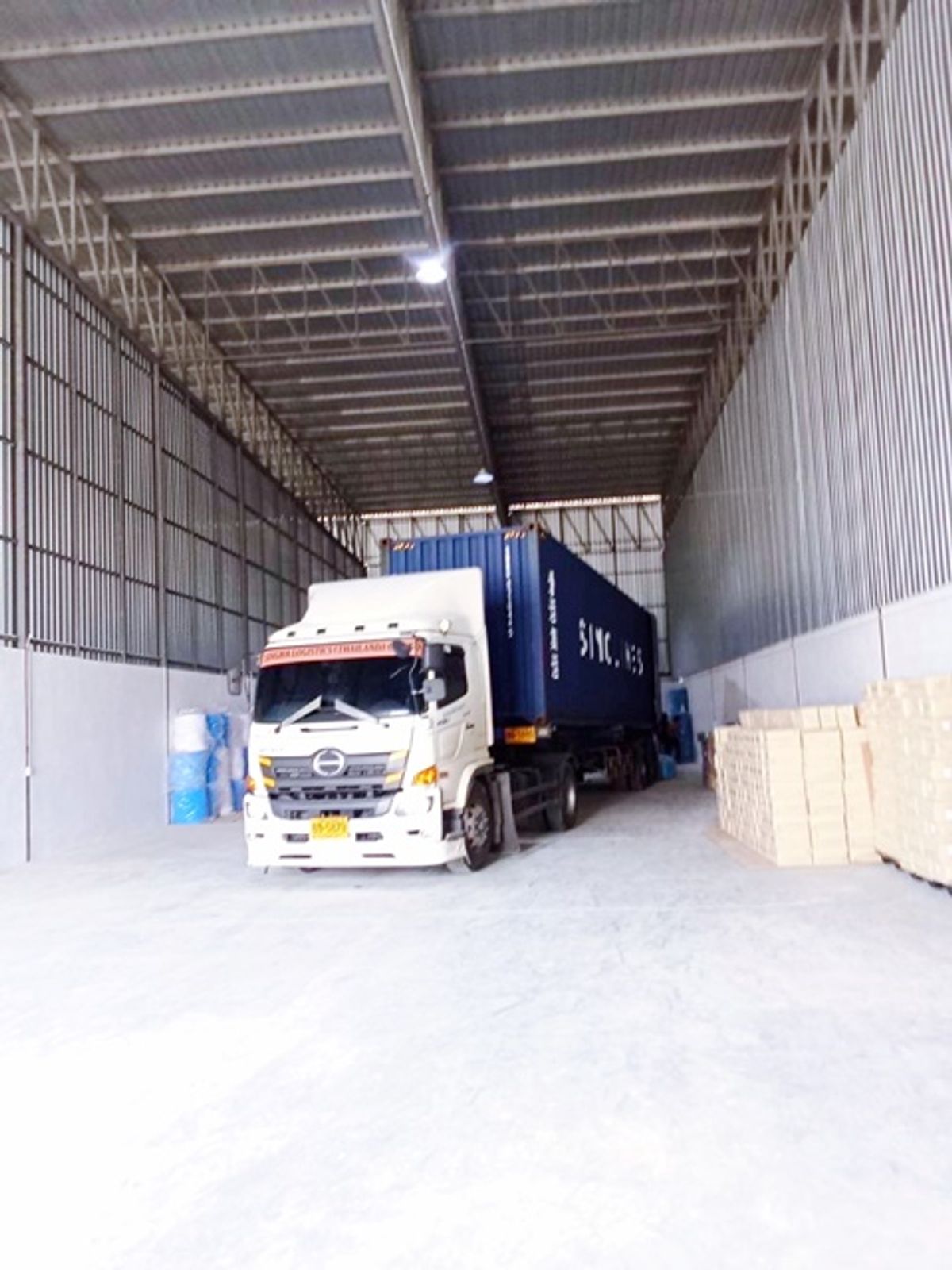 For RentWarehouseMahachai Samut Sakhon : Krarai Plaza Market 360m.Sunflower Inter Trilingual Sch 3.7km. Hi Cube trailer for rent warehouse wi