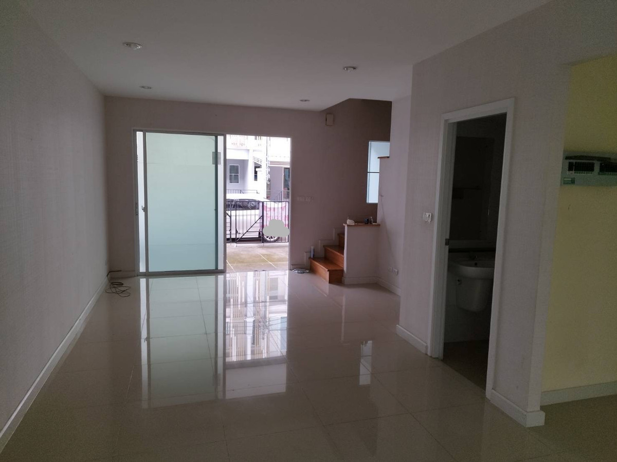 For RentTownhomeChaengwatana, Muangthong : townhome in the Muang Thong Thani. Can register a company or use as an office.