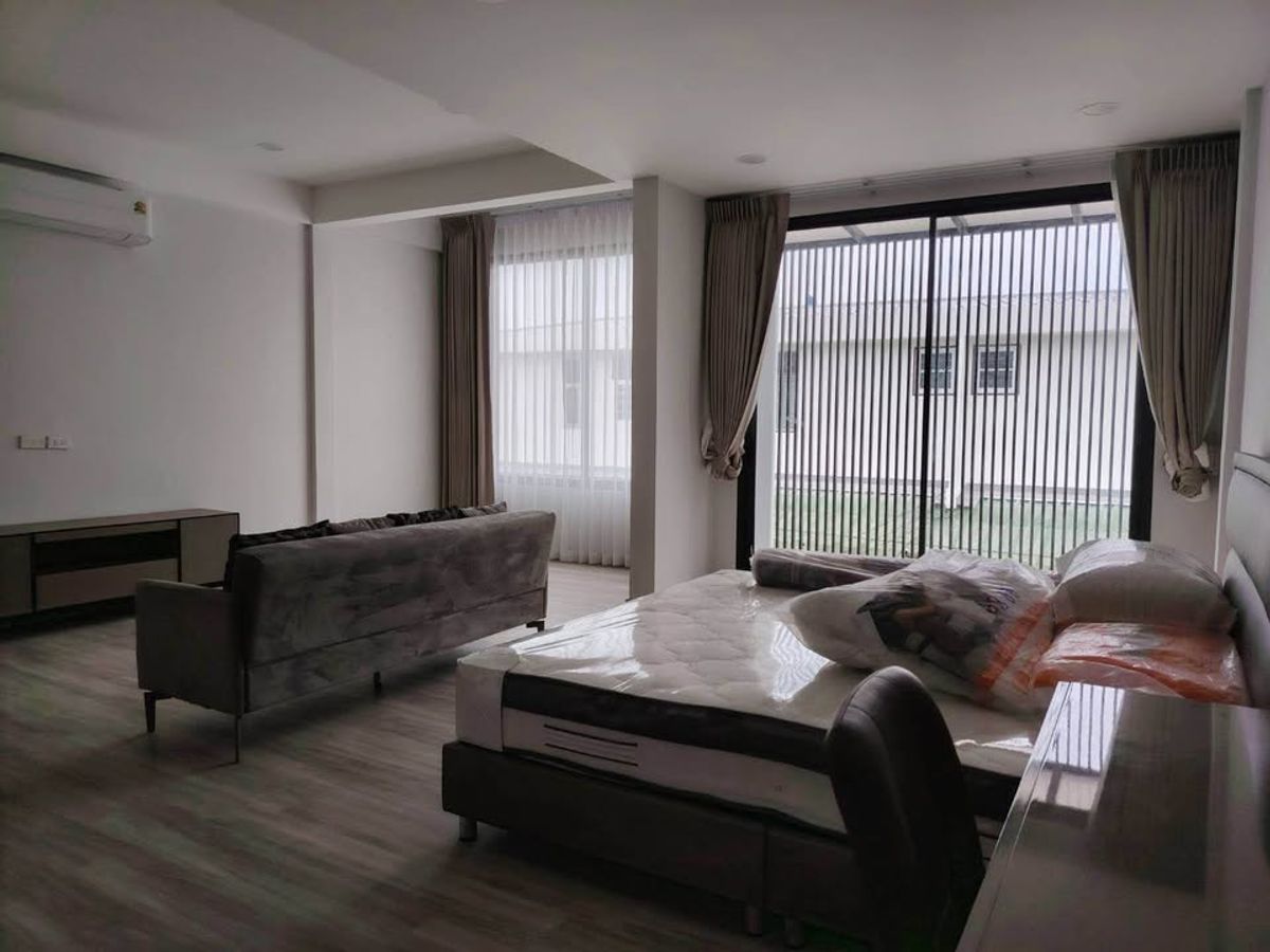 ทาวน์โฮมสุขุมวิท อโศก ทองหล่อ : ✨🏡 รีโนเวทใหม่ทั้งหลัง! ทาวน์โฮม 3 ชั้น ใจกลาง เอกมัย 22 - สวยจบพร้อมเข้าอยู่! ✨