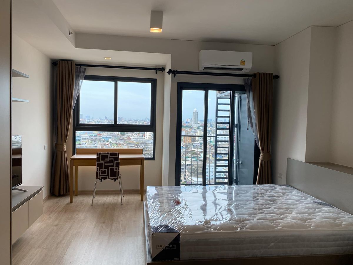 คอนโดวงเวียนใหญ่ เจริญนคร : Ideo Sathon–Wongwian Yai, located just 140 meters from BTS Wongwian Yai Station, North-facing unit on the 17th floor.