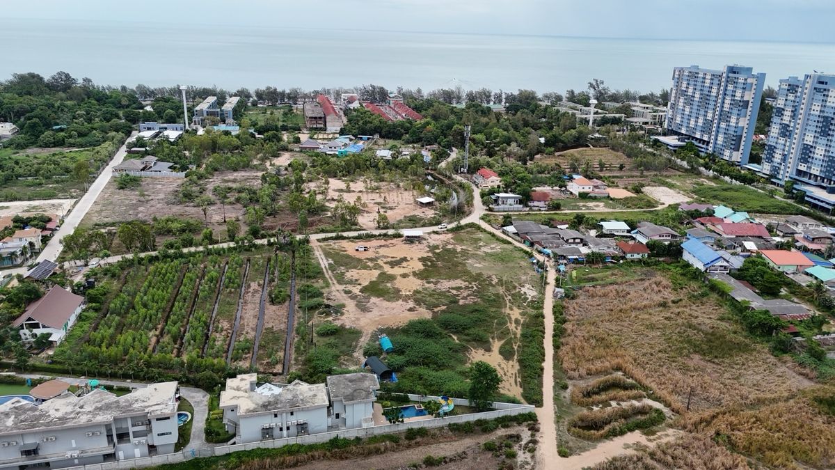 ขายที่ดินชะอำ เพชรบุรี : ใกล้หาดชะอำ เพชรบุรี ขายที่ดิน ราคาประเมิน ราคาพิเศษเพียง 49 ล้านบาท  ขนาด 6-1-80 ไร่ (2,580 ตร.ว.)หน้ากว้าง / ถนนล้อมรอบ 3 ด้าน | ทำเล Rare Item ที่หาไม่ได้อีกแล้ว!