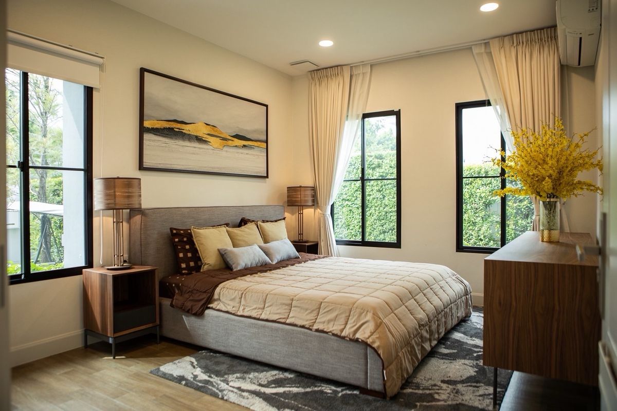 For RentHousePattanakan, Srinakarin : 📢👇Single house at Rama 9–Krungthepkreetha with high-speed internet. Conveniently located near The Nine Center Rama 9, Market Place Krungthep Kreetha, and leading hospitals including Samitivej, Sirindhorn, Ramkhamhaeng, and Vejthani.