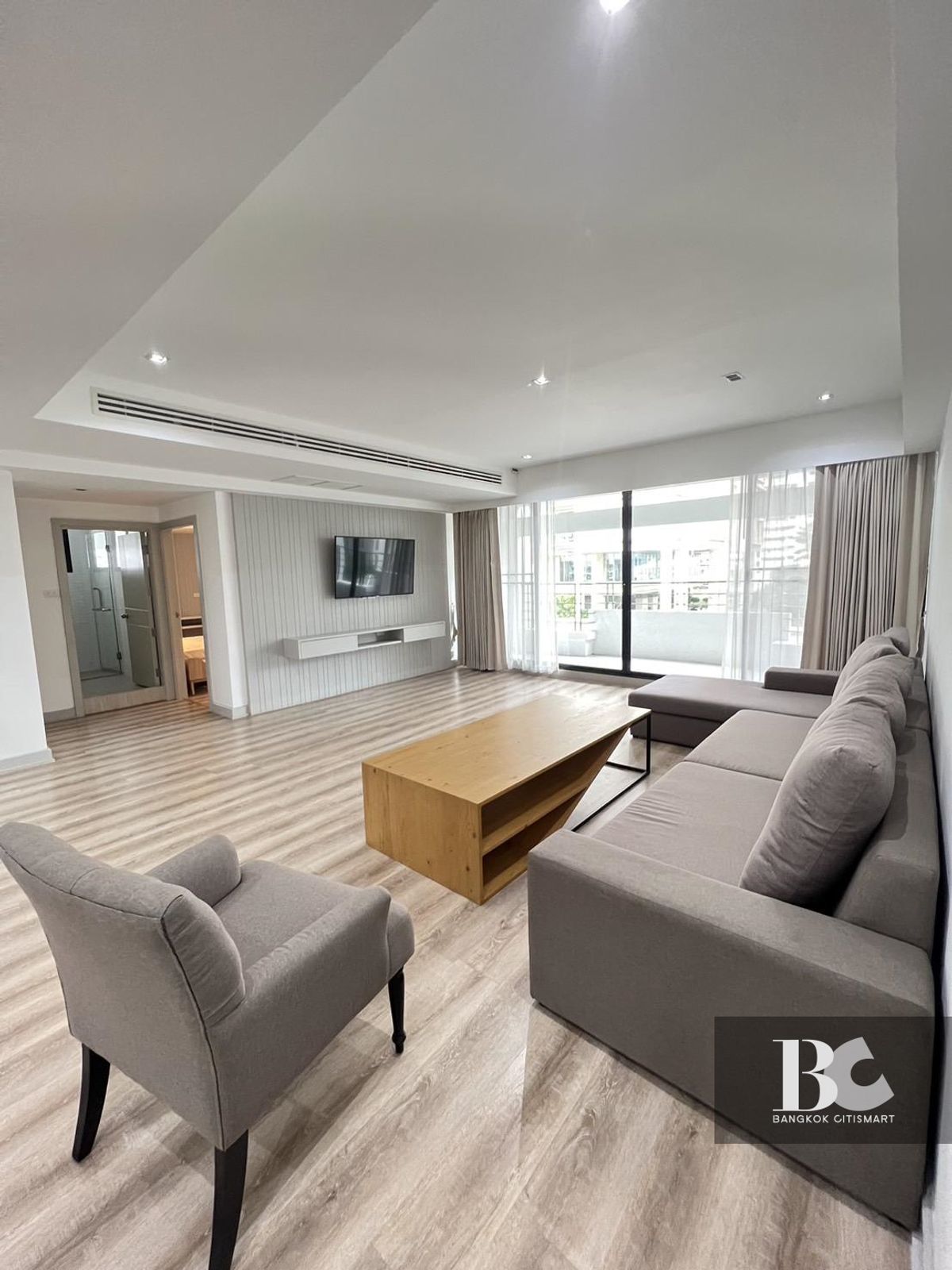 ให้เช่าคอนโดสุขุมวิท อโศก ทองหล่อ : For Rent : Villa Bajaj  3 Bedrooms