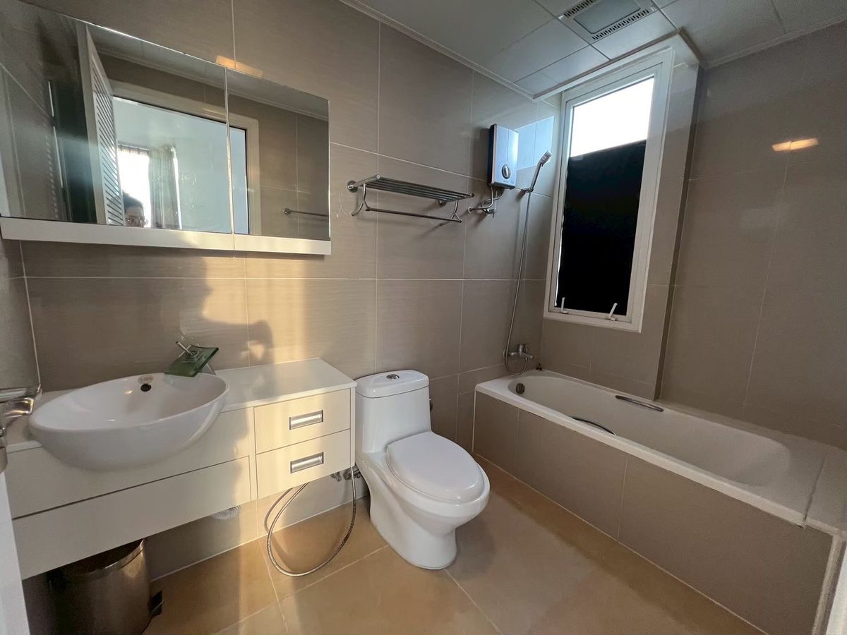 ให้เช่าคอนโดพระราม 9 เพชรบุรีตัดใหม่ RCA : TC GREEN Rama 9  2bedroom with fully furnished ready to move  